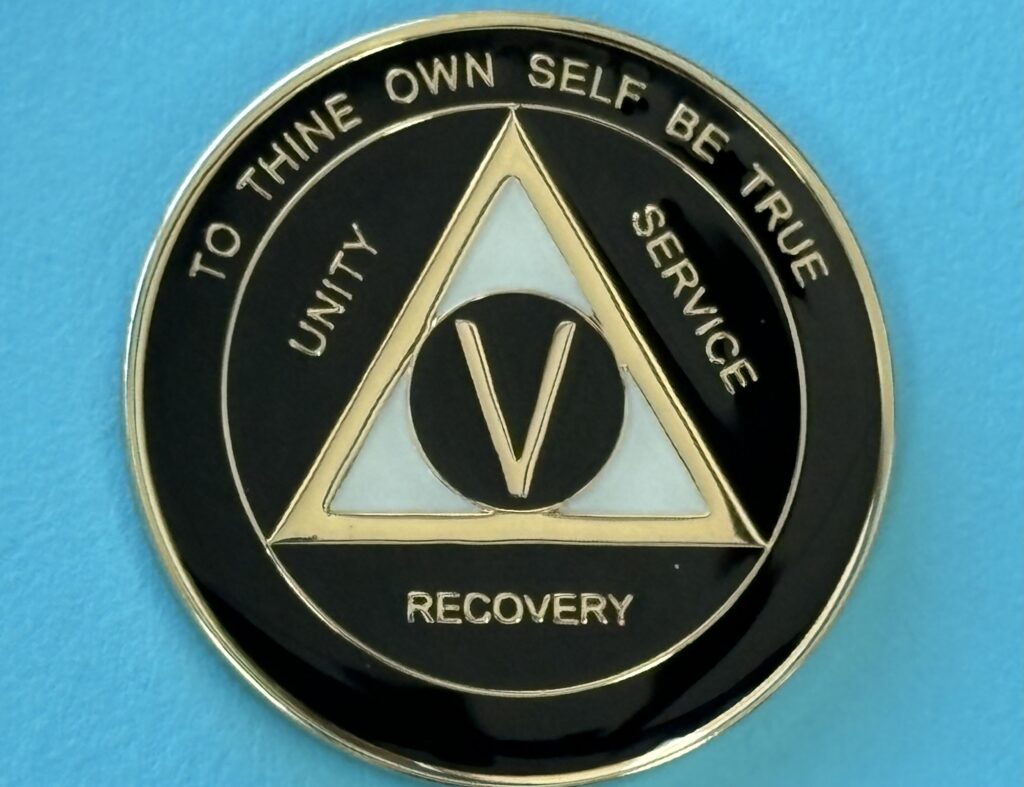 05 Year Medallion Black and Pearl Tri-Plate